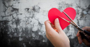 انا قاسي على زوجتي وهي تتحمل عبء وجودي في حياتها