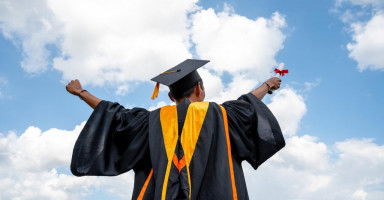 طفلي المتوحد أصبح خريج جامعة عالمية
